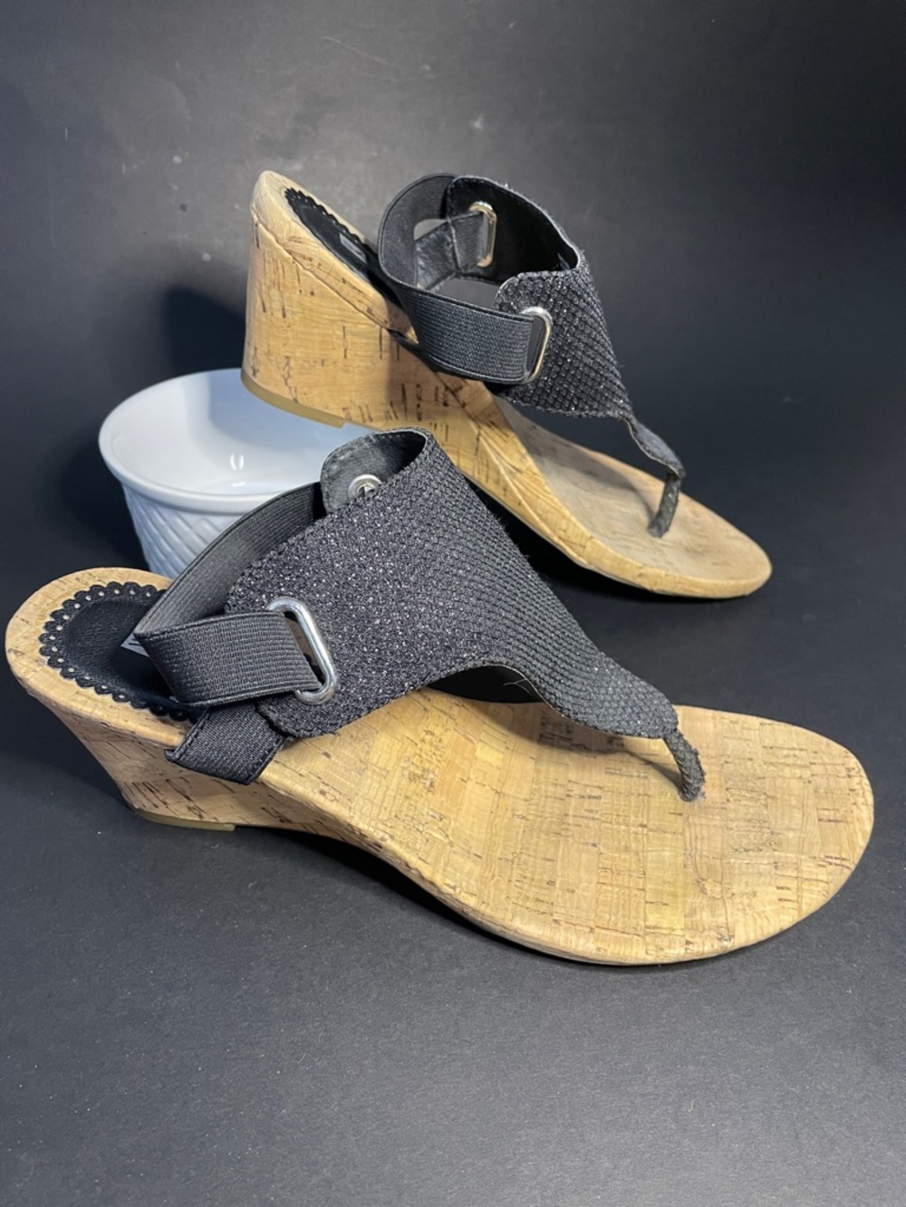 WHITE MOUNTAIN Black Glitter Wedge Thong Elastic Strap Resortwear Summer Sandal